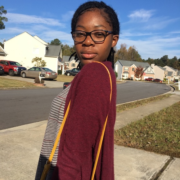 Meet your Posher, Rolande - Picture 2 of 5